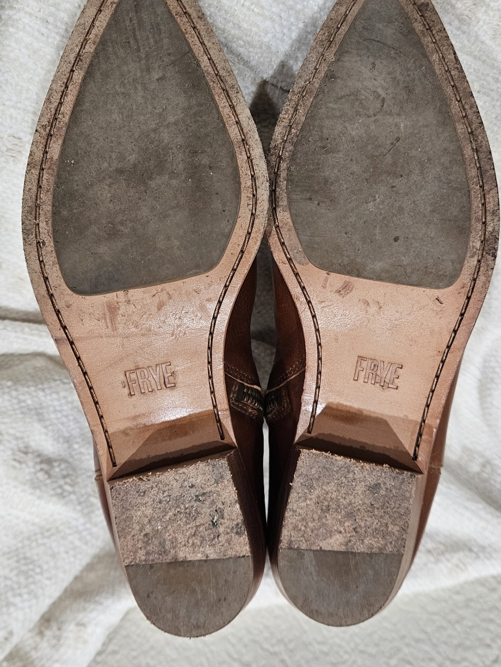 Frye Almond Toe Women's Brown Leather Ankle Boots Classic Western Style Bootie - Picture 10 of 10